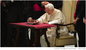 Pope Benedict XVI Twittering on iPad Dec12, 2012.png